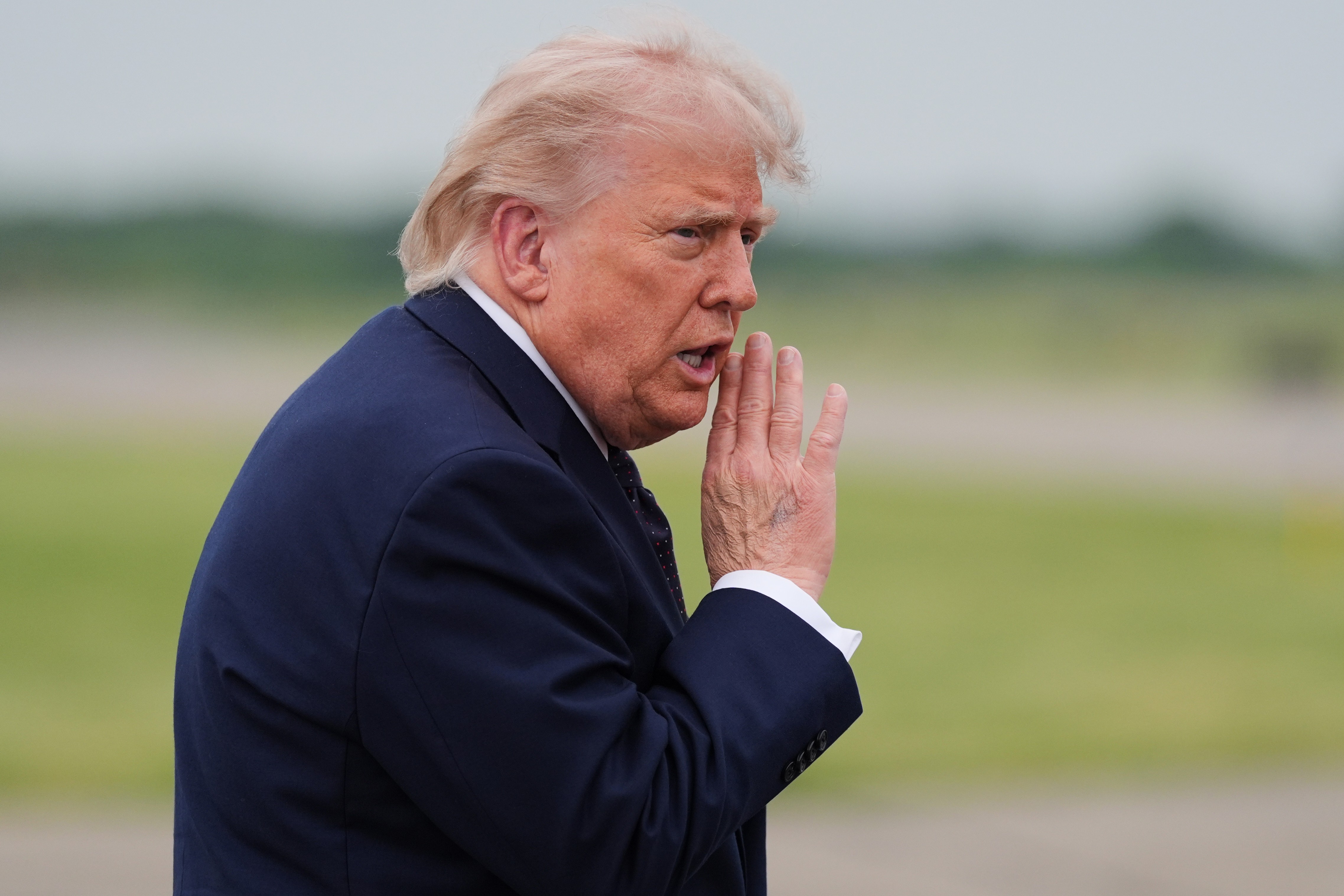 Trump diz que acordo com Irã ainda não está 'totalmente negociado', após prometer resolução até este domingo