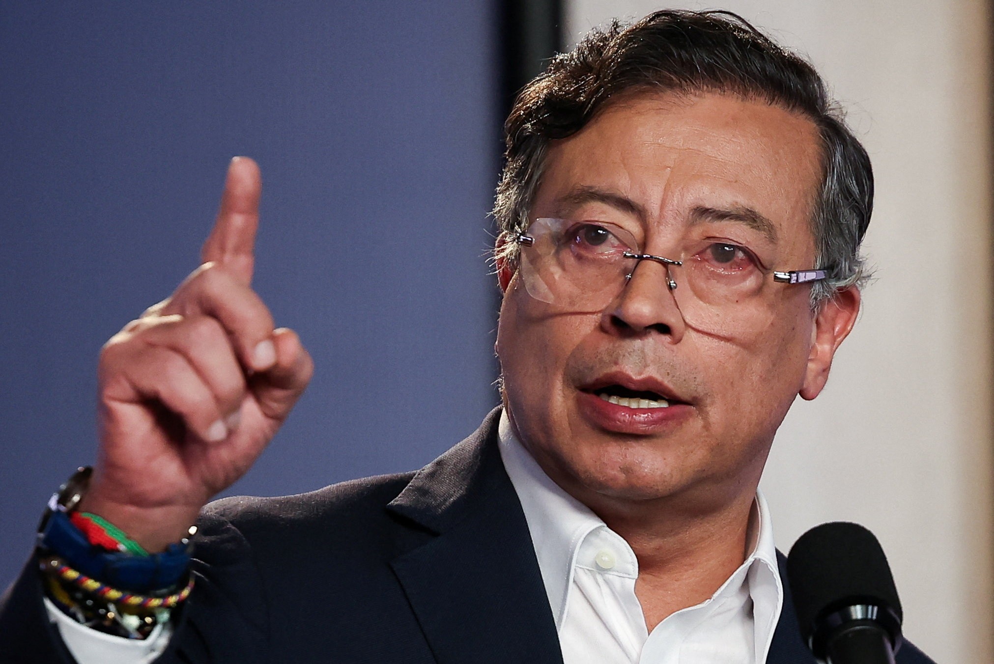 Comissão do Congresso da Colômbia ordena suspensão do mandato de Gustavo Petro